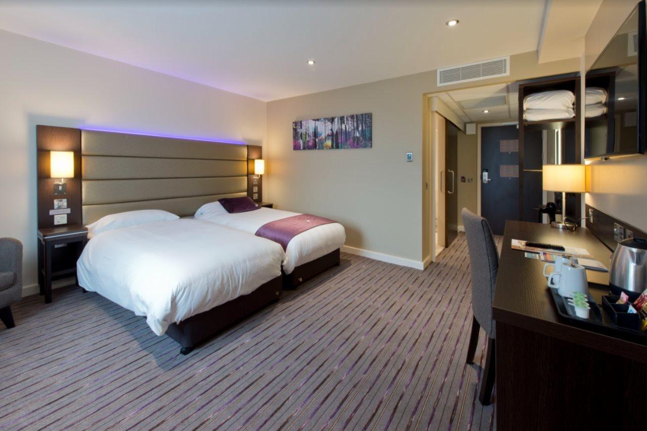 Premier Inn Leeds Headingley Экстерьер фото